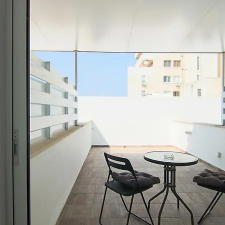 Apartment Phaedrus Living: Luxury 502