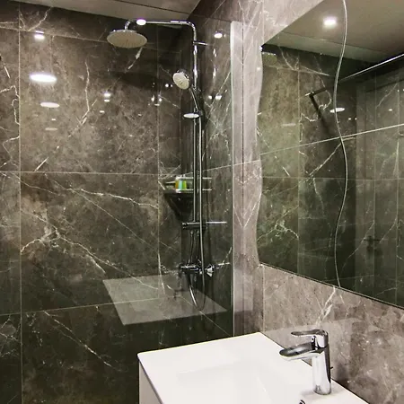 Apartment Phaedrus Living: Luxury 502